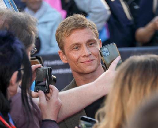 abb Matthias Schweighöfer Schweighoefer actor as guest on the red carpet at the movie premiere Das Leben der Wünsche Wuensche at the Filmfest Hamburg at Cinemaxx Kino am Dammtor on September 28, 2025 in Hamburg Hamburg Germany