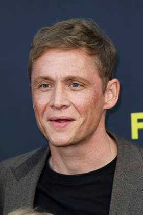 abb Matthias Schweighöfer Schweighoefer actor as guest on the red carpet at the movie premiere Das Leben der Wünsche Wuensche at the Filmfest Hamburg at Cinemaxx Kino am Dammtor on September 28, 2025 in Hamburg Hamburg Germany