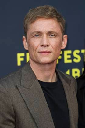 abb Matthias Schweighöfer Schweighoefer actor as guest on the red carpet at the movie premiere Das Leben der Wünsche Wuensche at the Filmfest Hamburg at Cinemaxx Kino am Dammtor on September 28, 2025 in Hamburg Hamburg Germany