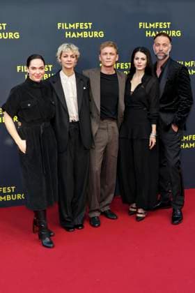 abb Verena Altenberger, Luise Heyer, Matthias Schweighoefer, Ruby O Fee, Erik Schmitt as guests on the red carpet at the cinema film premiere Das Leben der Wünsche Wuensche at the Filmfest Hamburg at Cinemaxx Kino am Dammtor on September 28, 2025 in Hamburg Hamburg Germany
