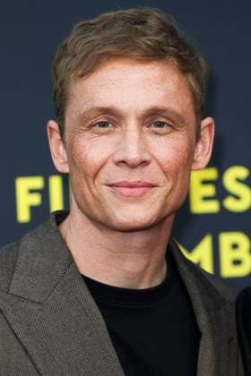 abb Matthias Schweighöfer Schweighoefer actor as guest on the red carpet at the movie premiere Das Leben der Wünsche Wuensche at the Filmfest Hamburg at Cinemaxx Kino am Dammtor on September 28, 2025 in Hamburg Hamburg Germany
