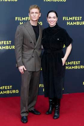 abb Matthias Schweighoefer, Verena Altenberger as guests on the Red Carpet at the Cinema Film Premiere Das Leben der Wünsche Wuensche at the Filmfest Hamburg at Cinemaxx Kino am Dammtor on September 28, 2025 in Hamburg Hamburg Germany