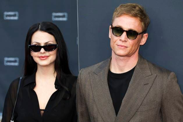 abb Matthias Schweighöfer Schweighoefer and girlfriend Ruby O Fee actor as guest on the red carpet at the movie premiere Das Leben der Wünsche Wuensche at the Filmfest Hamburg at Cinemaxx Kino am Dammtor on September 28, 2025 in Hamburg Hamburg Germany