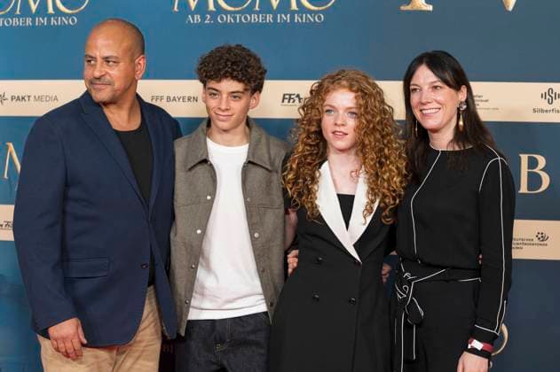 Alexa Goodall with family at the premiere of the movie Momo at Mathäser Filmpalast Munich, 28 09 2025 Foto:xN.xKolinzx xFuturexImagex momo_5846