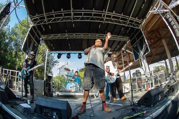 September 28, 2025: Kaila KT Thompson of UpChuck performing at the Levitation Music Festival, Palmer Events Center. Austin, Texas. CSM Austin United States of America - ZUMAc04_ 20250928_faf_c04_071 Copyright: xMarioxCantux Austin United States of America - ZUMA1067 20250928_faf_c04_071 Copyright: xIMAGO MarioxCantux