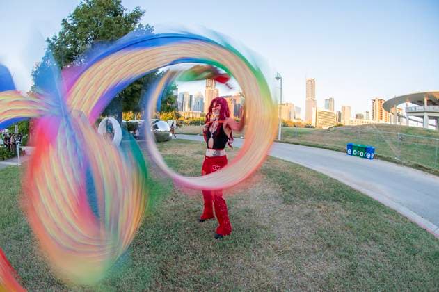 September 28, 2025: Katherine Balcer spinning the Fitness Dragon at the Levitation Music Festival, Palmer Events Center. Austin, Texas. CSM Austin United States of America - ZUMAc04_ 20250928_faf_c04_096 Copyright: xMarioxCantux