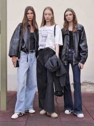 Some models who walked the catwalks at Milan Fashion Week give themselves to photographers backstage.  Copyright: xLucaxPontix xipa-agency.netx xLucaPonti IpaAgencyx IPA_Agency_IPA65916726