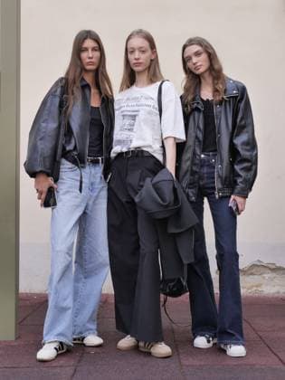 Some models who walked the catwalks at Milan Fashion Week give themselves to photographers backstage.  Copyright: xLucaxPontix xipa-agency.netx xLucaPonti IpaAgencyx IPA_Agency_IPA65916841