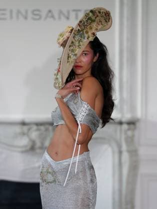 PFW - Weinsanto Runway A model walks the runway during the Weinsanto Womenswear Spring Summer 2026 show as part of Paris Fashion Week on September 29, 2025 in Paris, France. Photo by Alain-Gil Gonzalez ABACAPRESS.COM Paris France  Copyright: xGonzalezxAlain-Gil ABACAx