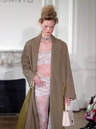 PFW - Weinsanto Runway A model walks the runway during the Weinsanto Womenswear Spring Summer 2026 show as part of Paris Fashion Week on September 29, 2025 in Paris, France. Photo by Alain-Gil Gonzalez ABACAPRESS.COM Paris France  Copyright: xGonzalezxAlain-Gil ABACAx