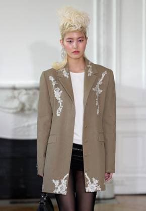 PFW - Weinsanto Runway A model walks the runway during the Weinsanto Womenswear Spring Summer 2026 show as part of Paris Fashion Week on September 29, 2025 in Paris, France. Photo by Alain-Gil Gonzalez ABACAPRESS.COM Paris France  Copyright: xGonzalezxAlain-Gil ABACAx
