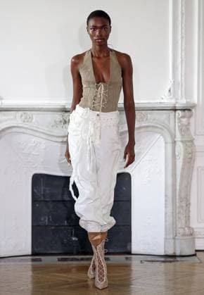 PFW - Weinsanto Runway A model walks the runway during the Weinsanto Womenswear Spring Summer 2026 show as part of Paris Fashion Week on September 29, 2025 in Paris, France. Photo by Alain-Gil Gonzalez ABACAPRESS.COM Paris France  Copyright: xGonzalezxAlain-Gil ABACAx