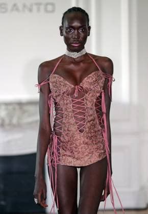 PFW - Weinsanto Runway A model walks the runway during the Weinsanto Womenswear Spring Summer 2026 show as part of Paris Fashion Week on September 29, 2025 in Paris, France. Photo by Alain-Gil Gonzalez ABACAPRESS.COM Paris France  Copyright: xGonzalezxAlain-Gil ABACAx