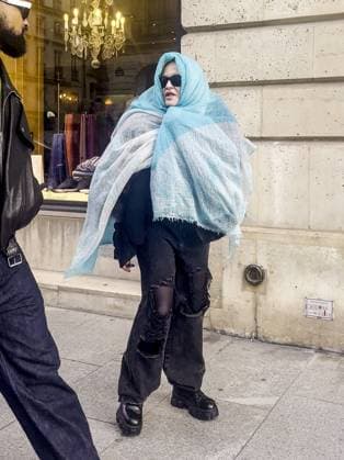 Madonna walks through the charming streets of the French capital on the sidelines of Paris Fashion Week PFW , in Paris, France, on September 29, 2025 Léa Vieillot Bestimage Madonna walks through the charming streets of the French capital on the sidelines of Paris Fashion Week PFW , in Paris, France, on September 29, 2025 Paris France  Copyright: xLÃ axVieillot BestimagexLÃ axVieillot Bestimagex