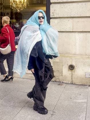 Madonna walks through the charming streets of the French capital on the sidelines of Paris Fashion Week PFW , in Paris, France, on September 29, 2025 Léa Vieillot Bestimage Madonna walks through the charming streets of the French capital on the sidelines of Paris Fashion Week PFW , in Paris, France, on September 29, 2025 Paris France  Copyright: xLÃ axVieillot BestimagexLÃ axVieillot Bestimagex