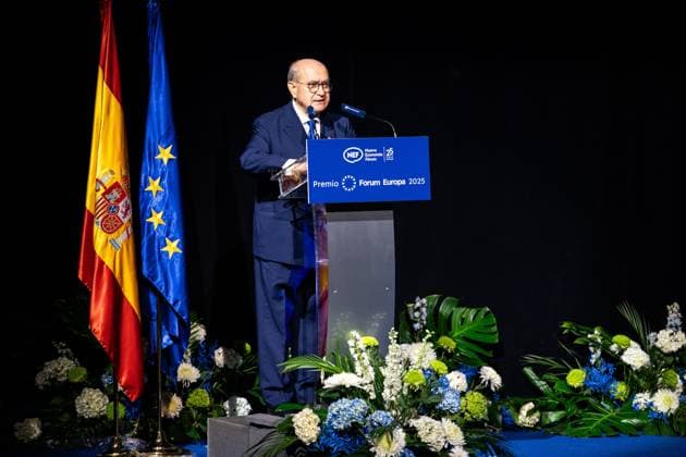 September 29, 2025, Madrid, Madrid, SPAIN: The president of New Economy Forum Jose Luis Rodriguez during the presentation of the Forum Europa award to the President of the European Council, Antonio Costa, for the 25th anniversary of New Economy Forum, a leading Spanish and European debate forum in which political and social leaders from across Europe and Latin America participate. Madrid SPAIN - ZUMAc270 20250929_zip_c270_016 Copyright: xDavidxCruzxSanzx
