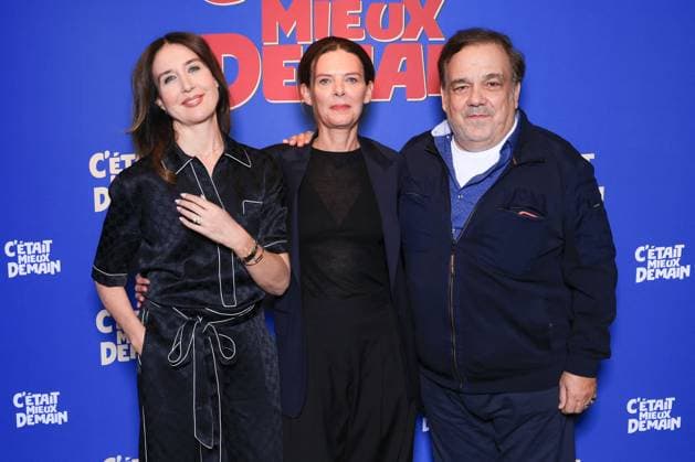 C Etait Mieux Demain Premiere - Paris Elsa Zylberstein, Director Vinciane Millereau and Didier Bourdon attend the photocall of the film premiere of C’Etait Mieux Demain held at the UGC Cine Cite Bercy in Paris, France on September 29, 2025. Photo by David Boyer ABACAPRESS.COM Paris France  Copyright: xBoyerxDavid ABACAx