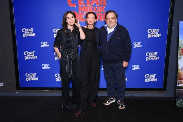 C Etait Mieux Demain Premiere - Paris Elsa Zylberstein, Director Vinciane Millereau and Didier Bourdon attend the photocall of the film premiere of C’Etait Mieux Demain held at the UGC Cine Cite Bercy in Paris, France on September 29, 2025. Photo by David Boyer ABACAPRESS.COM Paris France  Copyright: xBoyerxDavid ABACAx
