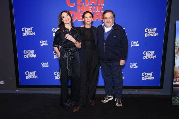 C Etait Mieux Demain Premiere - Paris Elsa Zylberstein, Director Vinciane Millereau and Didier Bourdon attend the photocall of the film premiere of C’Etait Mieux Demain held at the UGC Cine Cite Bercy in Paris, France on September 29, 2025. Photo by David Boyer ABACAPRESS.COM Paris France  Copyright: xBoyerxDavid ABACAx