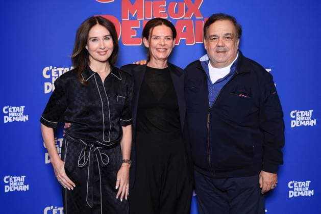 C Etait Mieux Demain Premiere - Paris Elsa Zylberstein, Director Vinciane Millereau and Didier Bourdon attend the photocall of the film premiere of C’Etait Mieux Demain held at the UGC Cine Cite Bercy in Paris, France on September 29, 2025. Photo by David Boyer ABACAPRESS.COM Paris France  Copyright: xBoyerxDavid ABACAx