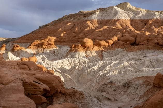 Colorful badlands in the Toadstools area o the Paria Rimrocks, Grand Staircase-Escalante National Monument, Utah. March 20, 2021, Grand Staircase-Escalante Nation, Utah, United States: Colorful badlands in the Toadstools area o the Paria Rimrocks, Grand Staircase-Escalante National Monument, Utah. Winsor Member of the Carmel Formation. Copyright: xJonxG.xFullerx