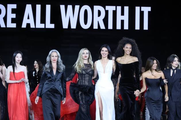 Andie MacDowell, Cara Delevingne, Kendall Jenner, Cindy Bruna, Eva Longoria at LOREAL Fashion show ready to wear collection Spring Summer 2026 during Paris Fashion Week PFW on September 29, 2025 Denis Guignebourg Bestimage Celebrities at LOREAL Fashion show ready to wear collection Spring Summer 2026 during Paris Fashion Week on 26 September, 2025 Paris France  Copyright: xDenisxGuignebourgx xBestimagexDenisxGuignebourgx xBestimagex