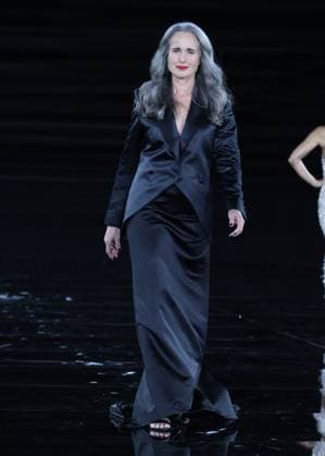 Andie MacDowell at LOREAL Fashion show ready to wear collection Spring Summer 2026 during Paris Fashion Week PFW , September 29, 2025 Denis Guignebourg Bestimage Celebrities at LOREAL Fashion show ready to wear collection Spring Summer 2026 during Paris Fashion Week on 26 September, 2025 Paris France  Copyright: xDenisxGuignebourgx xBestimagexDenisxGuignebourgx xBestimagex