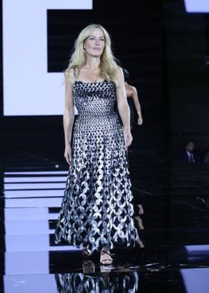 Gillian Anderson au défilé LOREAL Collection Prêt à Porter Printemps Été 2026 lors de la Fashion Week de Paris PFW , le 29 Septembre 2025 Denis Guignebourg Bestimage Celebrities at LOREAL Fashion show ready to wear collection Spring Summer 2026 during Paris Fashion Week on 26 September, 2025 Paris France  Copyright: xDenisxGuignebourgx xBestimagexDenisxGuignebourgx xBestimagex