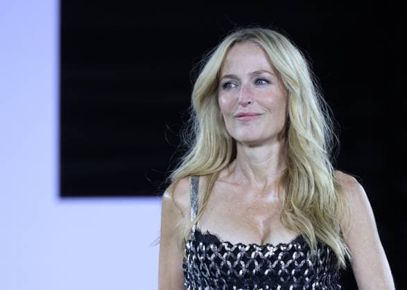 Gillian Anderson au défilé LOREAL Collection Prêt à Porter Printemps Été 2026 lors de la Fashion Week de Paris PFW , le 29 Septembre 2025 Denis Guignebourg Bestimage Celebrities at LOREAL Fashion show ready to wear collection Spring Summer 2026 during Paris Fashion Week on 26 September, 2025 Paris France  Copyright: xDenisxGuignebourgx xBestimagexDenisxGuignebourgx xBestimagex