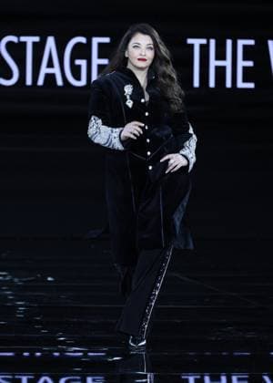 Aishwarya Rai at LOREAL Fashion show ready to wear collection Spring Summer 2026 during Paris Fashion Week PFW , September 29, 2025 Denis Guignebourg Bestimage Celebrities at LOREAL Fashion show ready to wear collection Spring Summer 2026 during Paris Fashion Week on 26 September, 2025 Paris France  Copyright: xDenisxGuignebourgx xBestimagexDenisxGuignebourgx xBestimagex