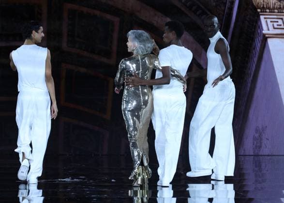 Jane Fonda at LOREAL Fashion show ready to wear collection Spring Summer 2026 during Paris Fashion Week PFW , September 29, 2025 Denis Guignebourg Bestimage Celebrities at LOREAL Fashion show ready to wear collection Spring Summer 2026 during Paris Fashion Week on 26 September, 2025 Paris France  Copyright: xDenisxGuignebourgx xBestimagexDenisxGuignebourgx xBestimagex