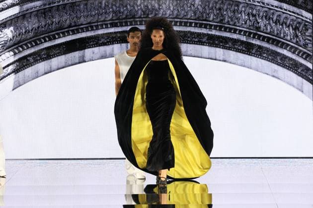 PFW - Le Défilé. Liberté, Egalité, Sororité You re Worth It L Oréal Paris Runway Cindy Bruna walks the runway during Le Défilé. Liberté, Egalité, Sororité You re Worth It L Oréal Paris show as part of Paris Fashion Week in Paris, France on September 29, 2025. Photo by Jerome Domine ABACAPRESS.COM  Copyright: xDominexJerome ABACAx