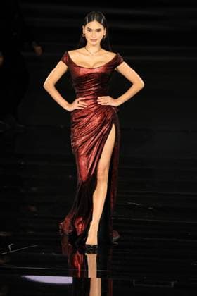 PFW - Le Défilé. Liberté, Egalité, Sororité You re Worth It L Oréal Paris Runway Pia Wurtzbach walks the runway during Le Défilé. Liberté, Egalité, Sororité You re Worth It L Oréal Paris show as part of Paris Fashion Week in Paris, France on September 29, 2025. Photo by Jerome Domine ABACAPRESS.COM  Copyright: xDominexJerome ABACAx