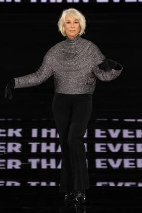 PFW - Le Défilé. Liberté, Egalité, Sororité You re Worth It L Oréal Paris Runway Helen Mirren walks the runway during Le Défilé. Liberté, Egalité, Sororité You re Worth It L Oréal Paris show as part of Paris Fashion Week in Paris, France on September 29, 2025. Photo by Jerome Domine ABACAPRESS.COM  Copyright: xDominexJerome ABACAx