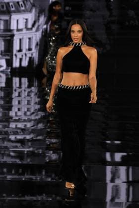 PFW - Le Défilé. Liberté, Egalité, Sororité You re Worth It L Oréal Paris Runway A Model walks the runway during Le Défilé. Liberté, Egalité, Sororité You re Worth It L Oréal Paris show as part of Paris Fashion Week in Paris, France on September 29, 2025. Photo by Jerome Domine ABACAPRESS.COM  Copyright: xDominexJerome ABACAx