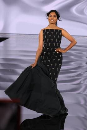 PFW - Le Défilé. Liberté, Egalité, Sororité You re Worth It L Oréal Paris Runway A Model walks the runway during Le Défilé. Liberté, Egalité, Sororité You re Worth It L Oréal Paris show as part of Paris Fashion Week in Paris, France on September 29, 2025. Photo by Jerome Domine ABACAPRESS.COM  Copyright: xDominexJerome ABACAx