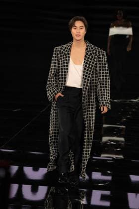 PFW - Le Défilé. Liberté, Egalité, Sororité You re Worth It L Oréal Paris Runway Gemini walks the runway during Le Défilé. Liberté, Egalité, Sororité You re Worth It L Oréal Paris show as part of Paris Fashion Week in Paris, France on September 29, 2025. Photo by Jerome Domine ABACAPRESS.COM  Copyright: xDominexJerome ABACAx