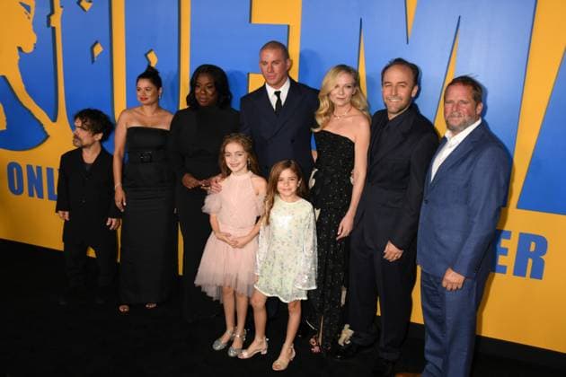 LOS ANGELES, CALIFORNIA - SEPTEMBER 29: Peter Dinklage, Melonie Diaz, Uzo Aduba, Channing Tatum and Kirsten Dunst attends the Los Angeles Premiere of Paramount Pictures Roofman at Paramount Theatre on September 29, 2025 in Los Angeles, California Copyright: xJeffreyxMayerx xMediaPunchx