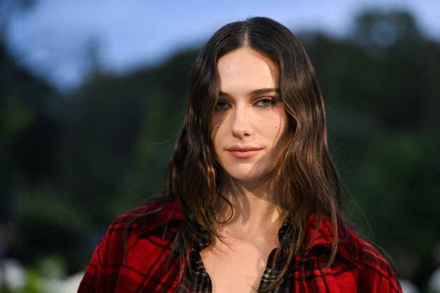 PFW Saint Laurent Front Row Devon Lee Carlson attending the Saint Laurent Womenswear Spring Summer 2026 show as part of Paris Fashion Week in Paris, France on September 29, 2025. Photo by Aurore Marechal ABACAPRESS.COM Paris France  Copyright: xMarechalxAurore ABACAx