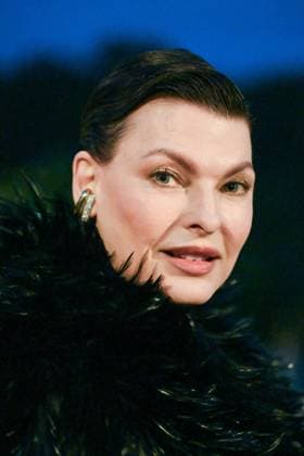 PFW Saint Laurent Front Row Linda Evangelista attending the Saint Laurent Womenswear Spring Summer 2026 show as part of Paris Fashion Week in Paris, France on September 29, 2025. Photo by Aurore Marechal ABACAPRESS.COM Paris France  Copyright: xMarechalxAurore ABACAx
