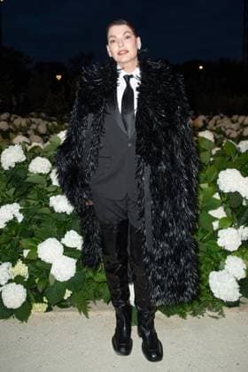 PFW Saint Laurent Front Row Linda Evangelista attending the Saint Laurent Womenswear Spring Summer 2026 show as part of Paris Fashion Week in Paris, France on September 29, 2025. Photo by Aurore Marechal ABACAPRESS.COM Paris France  Copyright: xMarechalxAurore ABACAx