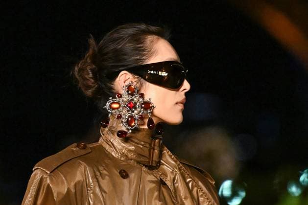 PFW Saint Laurent Runway A model walks the runway during the Saint Laurent Womenswear Spring Summer 2026 show as part of Paris Fashion Week in Paris, France on September 29, 2025. Photo by Aurore Marechal ABACAPRESS.COM Paris France  Copyright: xMarechalxAurore ABACAx