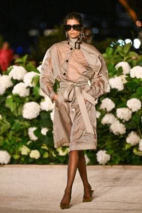 PFW Saint Laurent Runway A model walks the runway during the Saint Laurent Womenswear Spring Summer 2026 show as part of Paris Fashion Week in Paris, France on September 29, 2025. Photo by Aurore Marechal ABACAPRESS.COM Paris France  Copyright: xMarechalxAurore ABACAx