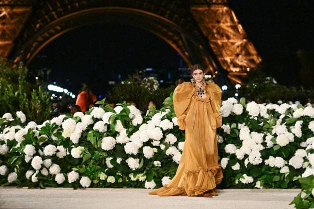 PFW Saint Laurent Runway A model walks the runway during the Saint Laurent Womenswear Spring Summer 2026 show as part of Paris Fashion Week in Paris, France on September 29, 2025. Photo by Aurore Marechal ABACAPRESS.COM Paris France  Copyright: xMarechalxAurore ABACAx
