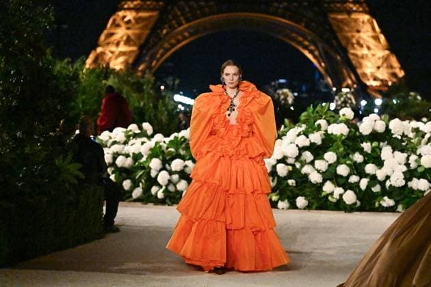 PFW Saint Laurent Runway A model walks the runway during the Saint Laurent Womenswear Spring Summer 2026 show as part of Paris Fashion Week in Paris, France on September 29, 2025. Photo by Aurore Marechal ABACAPRESS.COM Paris France  Copyright: xMarechalxAurore ABACAx