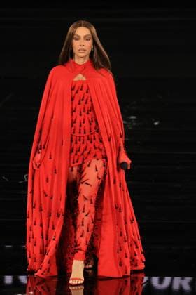 PFW - Le Défilé. Liberté, Egalité, Sororité You re Worth It L Oréal Paris Runway Anitta walks the runway during Le Défilé. Liberté, Egalité, Sororité You re Worth It L Oréal Paris show as part of Paris Fashion Week in Paris, France on September 29, 2025. Photo by Jerome Domine ABACAPRESS.COM  Copyright: xDominexJerome ABACAx