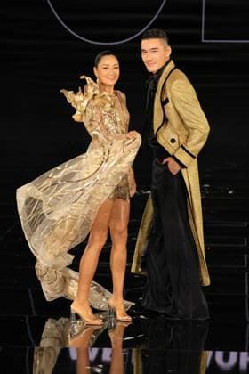 PFW - Le Défilé. Liberté, Egalité, Sororité You re Worth It L Oréal Paris Runway Qu Ying and Hu Bing walks the runway during Le Défilé. Liberté, Egalité, Sororité You re Worth It L Oréal Paris show as part of Paris Fashion Week in Paris, France on September 29, 2025. Photo by Jerome Domine ABACAPRESS.COM  Copyright: xDominexJerome ABACAx