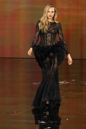 PFW - Le Défilé. Liberté, Egalité, Sororité You re Worth It L Oréal Paris Runway Cara Delevingne walks the runway during Le Défilé. Liberté, Egalité, Sororité You re Worth It L Oréal Paris show as part of Paris Fashion Week in Paris, France on September 29, 2025. Photo by Jerome Domine ABACAPRESS.COM  Copyright: xDominexJerome ABACAx