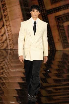 PFW - Le Défilé. Liberté, Egalité, Sororité You re Worth It L Oréal Paris Runway Jacob Rott walks the runway during Le Défilé. Liberté, Egalité, Sororité You re Worth It L Oréal Paris show as part of Paris Fashion Week in Paris, France on September 29, 2025. Photo by Jerome Domine ABACAPRESS.COM  Copyright: xDominexJerome ABACAx