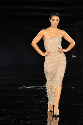 PFW - Le Défilé. Liberté, Egalité, Sororité You re Worth It L Oréal Paris Runway Renata Notni walks the runway during Le Défilé. Liberté, Egalité, Sororité You re Worth It L Oréal Paris show as part of Paris Fashion Week in Paris, France on September 29, 2025. Photo by Jerome Domine ABACAPRESS.COM  Copyright: xDominexJerome ABACAx